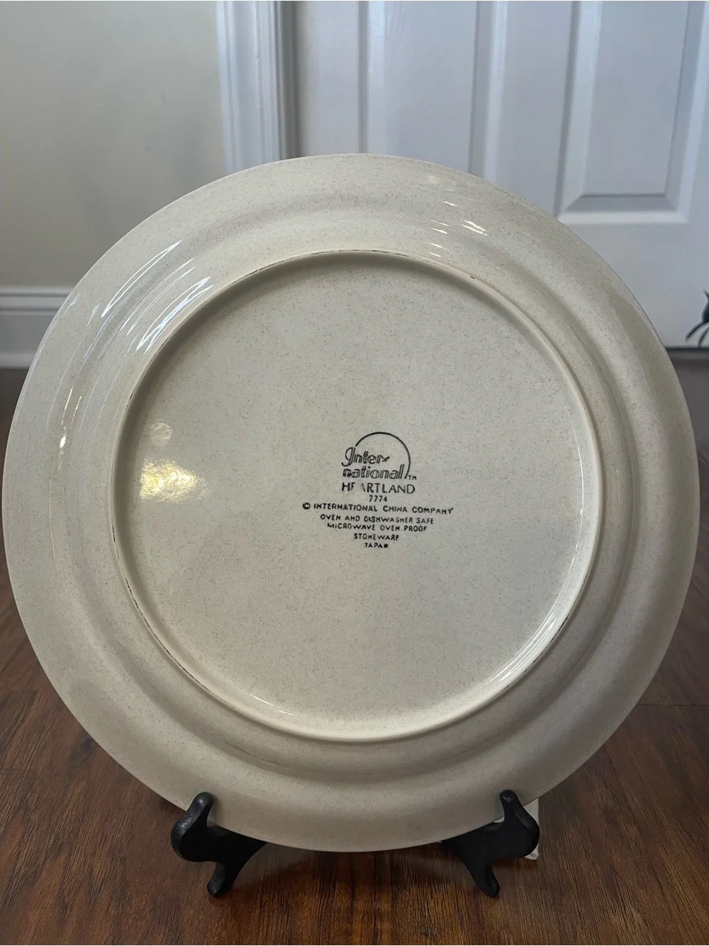 International Heartland 12 In Round Chop Plate Farmhouse Folk Art Vintage